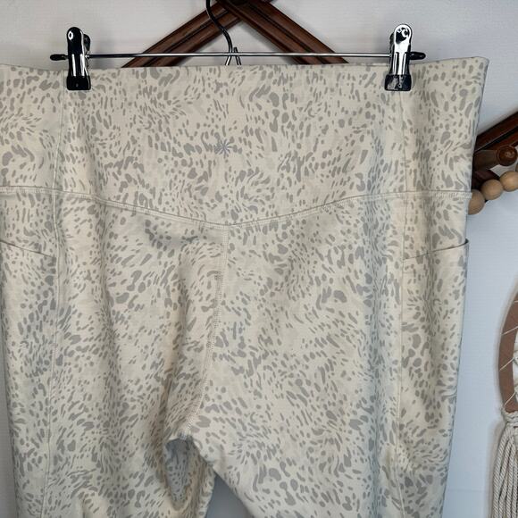 Athleta Salutation Stash Pocket II Print Capris - Picture 4 of 5